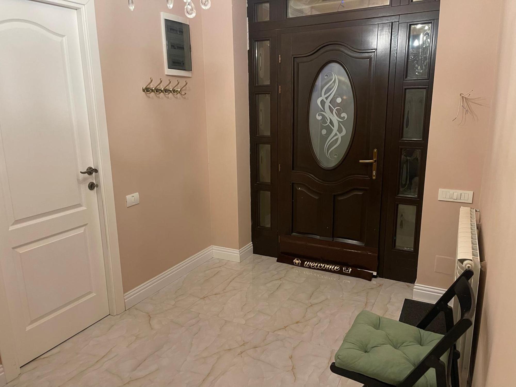 Room In A Private House - 5 Min From Therme And Airport Corbeanca Luaran gambar