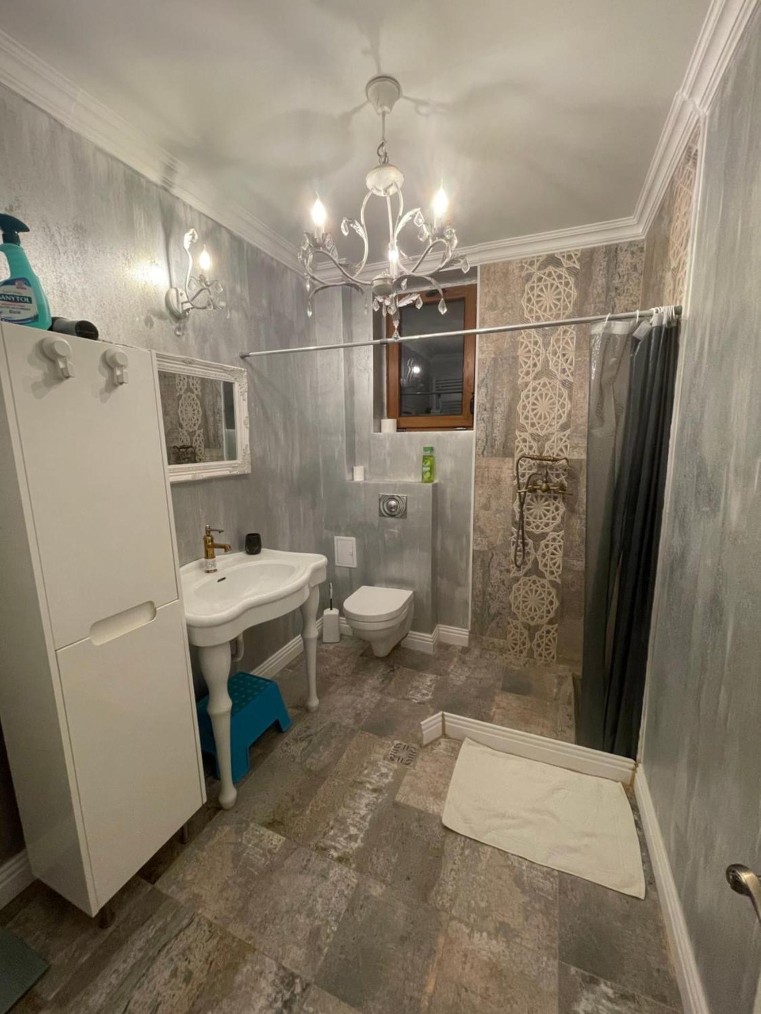Room In A Private House - 5 Min From Therme And Airport Corbeanca Luaran gambar